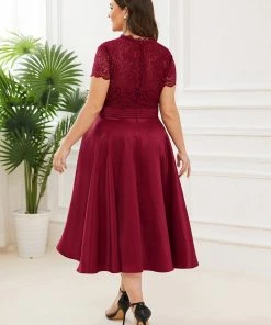 Ever-Pretty US Prom Dresses Plus Size V-neck Lace Bodice A-line Cocktail Dress With Sleeves
