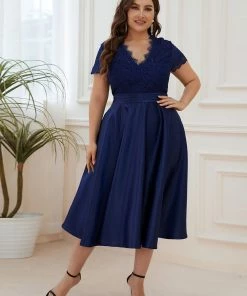 Ever-Pretty US Prom Dresses Plus Size V-neck Lace Bodice A-line Cocktail Dress With Sleeves